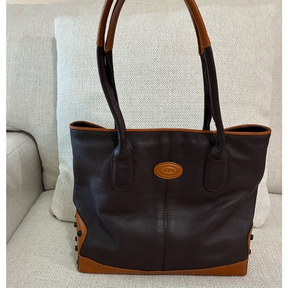 Vintage Tod's Beige Brown
Pebbled Leather Gommino Tote Bag - Picture 7 of 16
